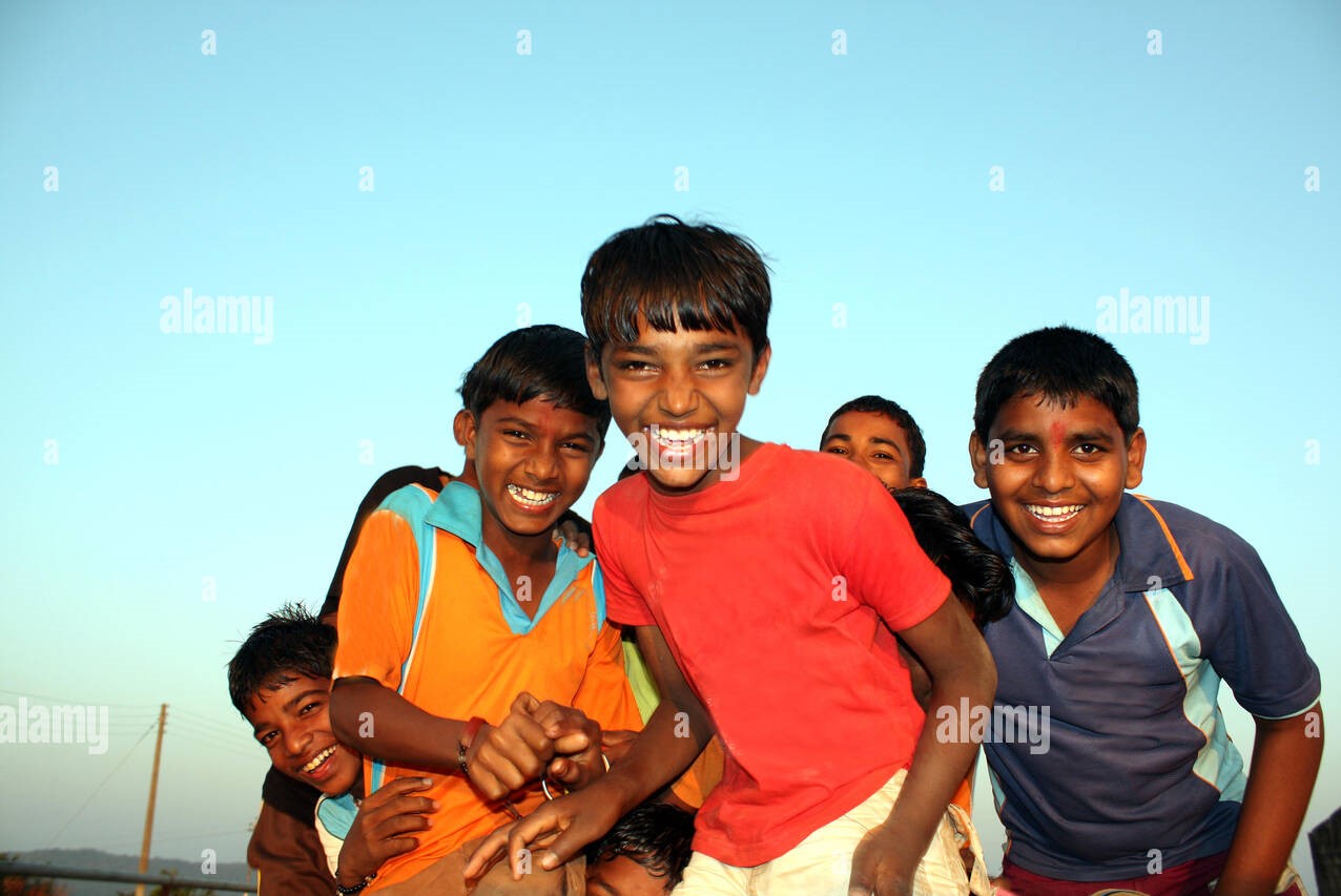poor-kids-from-india-in-a-happy-mood-G5JFAP.h